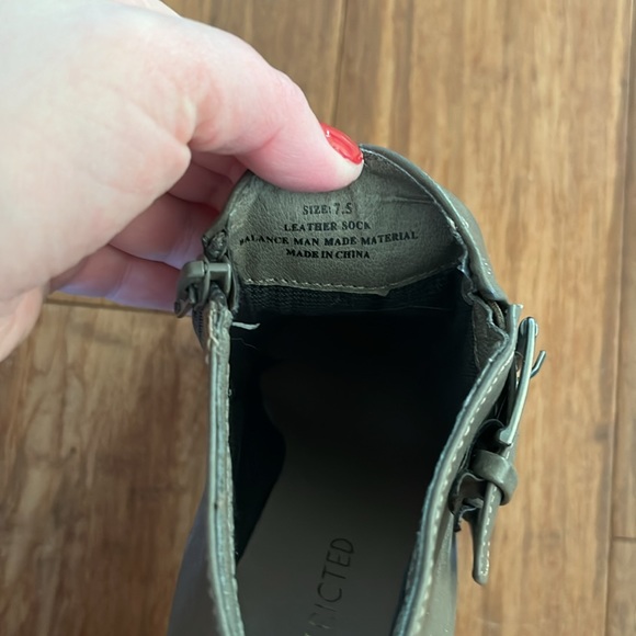 Heeled boots - Picture 5 of 5